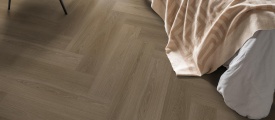 Ambiant Spigato XL Soleno Visgraat Dark Oak – plak PVC visgraat (dryback), artikel 7050-1004-19