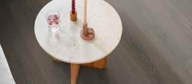 Ambiant Viranto Brown 9040.6507.19 plak pvc plank in woonkamer als sfeerfoto