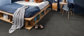 Ambiant Piazzo XL Brown Grey 6090721719 plak pvc tegel in woonkamer als sfeerfoto