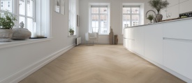 Belakos Puro Visgraat XL 46 click PVC in een sfeervolle woonruimte met natuurlijke uitstraling