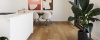 Castell Ultimate 880 182 Cedar Hazel PVC plank plak pvc in woonkamer sfeerfoto