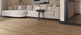 Castell Ultimate 880 184 Cedar Ash PVC plank plak pvc in woonkamer sfeerfoto