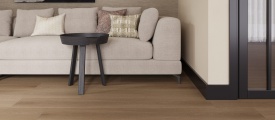 Castell Ultimate 880 183 Cedar Honey PVC plank plak pvc in woonkamer sfeerfoto