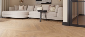 Castell Ultimate 890 292 Oak Cashew visgraat visgraat plak pvc in woonkamer sfeerfoto