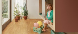 Floorify Lange Planken Honey plak pvc sfeerfoto in interieur