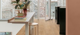 Floorify XL Planken Click F098 Toffee PVC plank click pvc in hal sfeerfoto