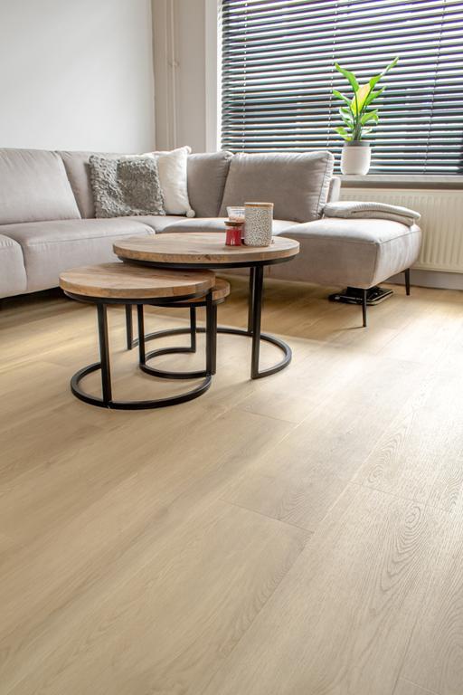 Gelasta Artline Register 2300 Close-up van houtdessin Beige PVC plank plak pvc met verfijnde afwerking