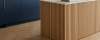 Gelasta Intense Walvisgraat Oak Brown 1402 walvisgraat plak PVC in woonkamer sfeerfoto