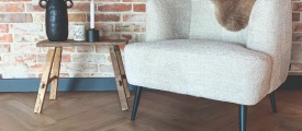 Gelasta Artline Register Visgraat 2401 Smoked visgraat plak pvc in woonkamer sfeerfoto