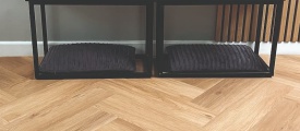 Gelasta Artline Register Visgraat 2402 Natural visgraat plak pvc in woonkamer sfeerfoto