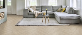 Moduleo Roots Visgraat Laurel Oak 51229V variant visgraat plak pvc in woonkamer sfeerfoto