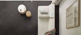 Moduleo Roots Visgraat Country Oak 54991V variant visgraat plak pvc in woonkamer sfeerfoto