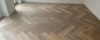 Therdex Herringbone Premium 7004 visgraat plak pvc in woonkamer sfeerfoto