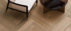 Therdex Herringbone Premier 7584 visgraat plak pvc in woonkamer sfeerfoto
