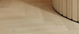 Therdex Herringbone Premier 7582 visgraat plak pvc in woonkamer sfeerfoto