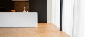 Therdex Herringbone Rustique 7574 visgraat plak pvc in woonkamer sfeerfoto