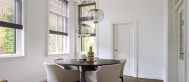 Therdex Walnut 6051 visgraat plak pvc in woonkamer sfeerfoto