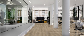 VivaFloors Tuscany 6810 plak PVC plank toegepast in een lichte hal